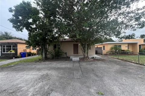 2644 Hayes St, Hollywood FL 33020