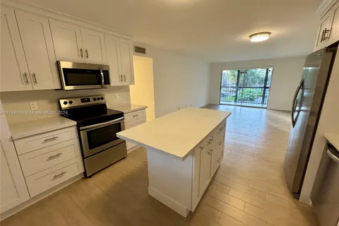 7000 Nova Dr # 202E, Davie FL 33317