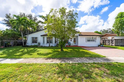 8260 NW 170th Ter, Hialeah FL 33015