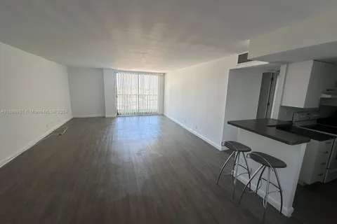 1800 Collins Ave # 15B, Miami Beach FL 33139