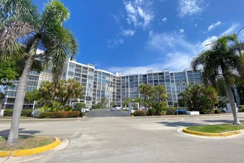 200 Leslie Dr # 324, Hallandale Beach FL 33009