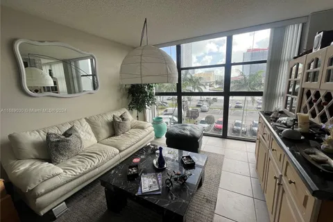 200 Leslie Dr # 324, Hallandale Beach FL 33009