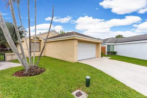 3331 NW 22nd Pl, Coconut Creek FL 33066