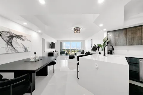 1800 Sunset Harbour Dr # 1115, Miami Beach FL 33139