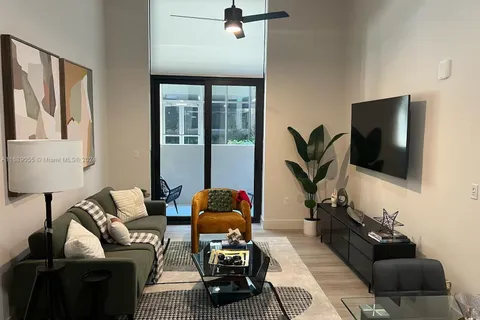 18412 Homestead Ave # 515, Miami FL 33157