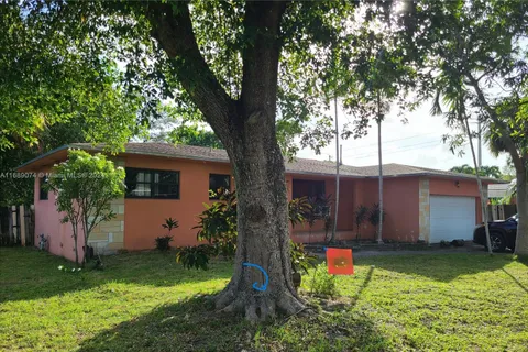 1420 NE 137th St, North Miami FL 33161