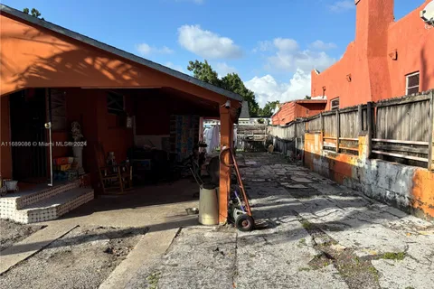 2479 NW 26th St, Miami FL 33142