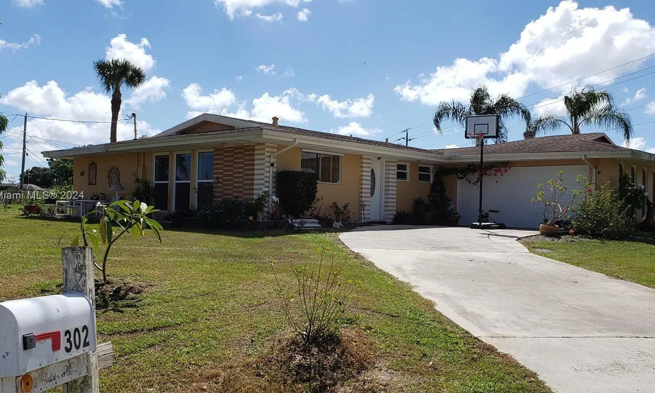 302 SE Verada Ave, Port St. Lucie FL 34983