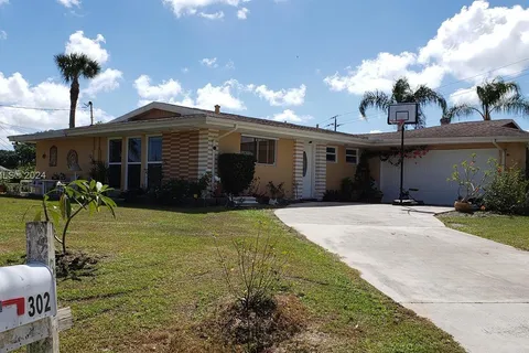 302 SE Verada Ave, Port St. Lucie FL 34983