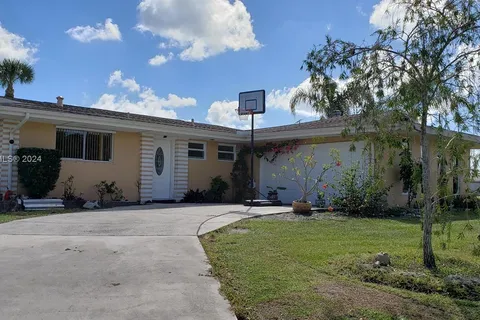 302 SE Verada Ave, Port St. Lucie FL 34983