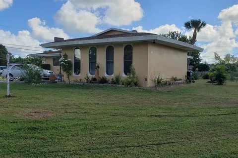 302 SE Verada Ave, Port St. Lucie FL 34983