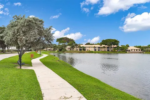 5571 Lakeside Dr # 106, Margate FL 33063