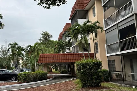 4166 Inverrary Dr # 106, Lauderhill FL 33319