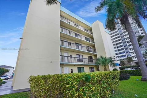 3215 N Ocean Dr # 301, Hollywood FL 33019