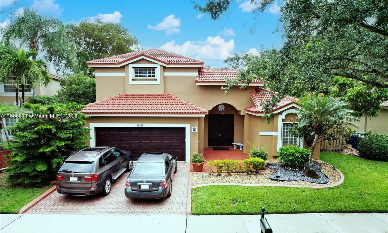 16507 Diamond Head Dr, Weston FL 33331