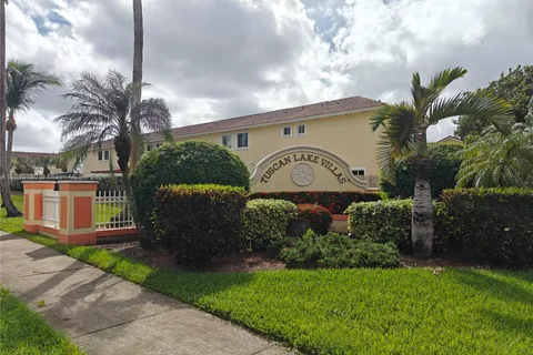 17847 NW 74th Path, Hialeah FL 33015