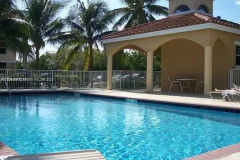 609 E Sheridan St # 404, Dania Beach FL 33004