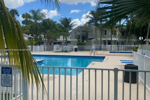 17565 NW 67th Pl # 8, Hialeah FL 33015