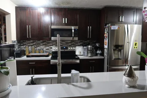 9724 NW 15th St # 308, Pembroke Pines FL 33024