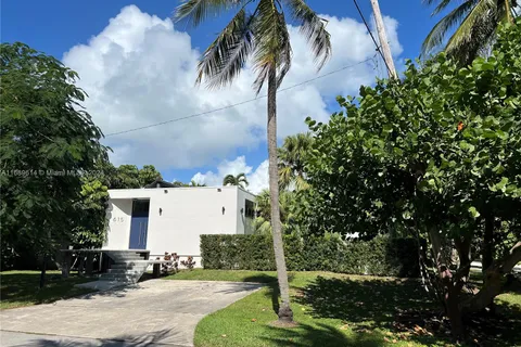 615 Harbor Cir, Key Biscayne FL 33149