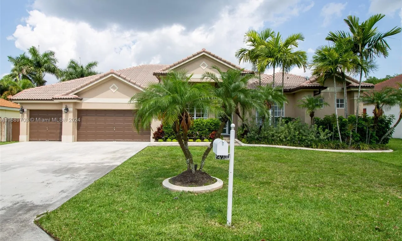 2910 Fairways Dr, Homestead FL 33035