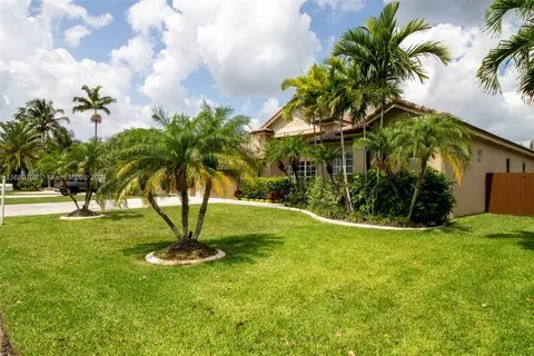 2910 Fairways Dr, Homestead FL 33035