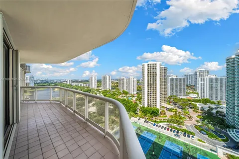 20191 E Country Club Dr # 2102, Aventura FL 33180