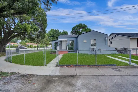 3199 SW 26th St, Miami FL 33133