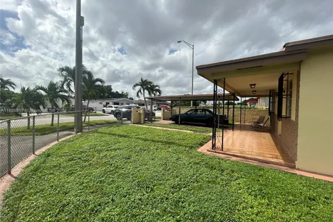 301 W 30th St, Hialeah FL 33012