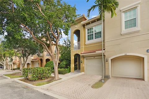 4890 Bonsai Cir # 202, Palm Beach Gardens FL 33418