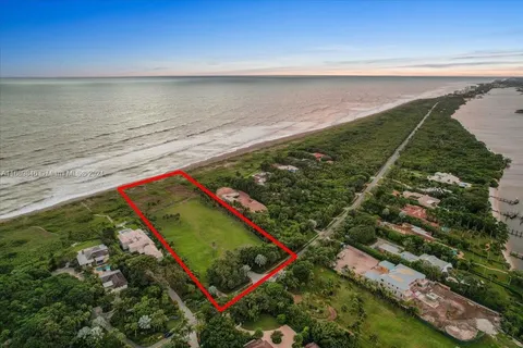 511 S Beach Rd, Jupiter Island FL 33455