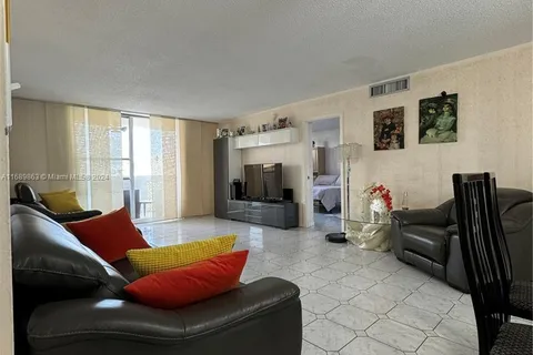 1833 S Ocean Dr # 1103, Hallandale Beach FL 33009