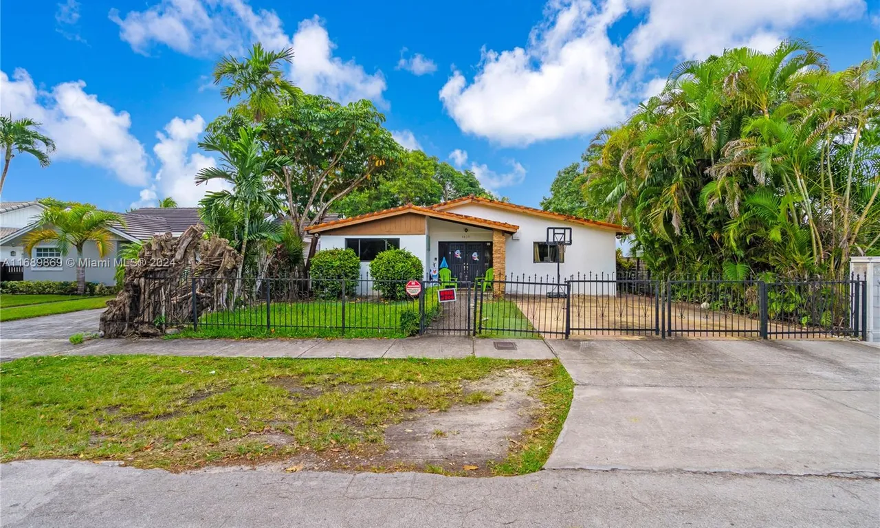 4430 SW 11th St, Coral Gables FL 33134