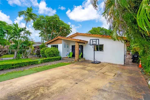 4430 SW 11th St, Coral Gables FL 33134