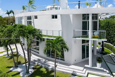 412 E Rivo Alto Dr, Miami Beach FL 33139