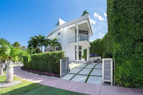 412 E Rivo Alto Dr, Miami Beach FL 33139