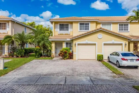 8989 Chambers St, Tamarac FL 33321