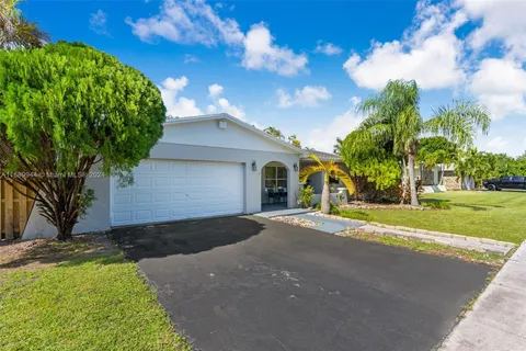 19964 SW 82nd Pl, Cutler Bay FL 33189