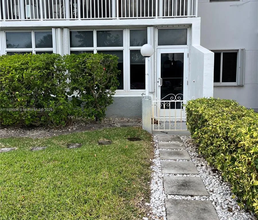 3800 Hillcrest Dr # 102, Hollywood FL 33021