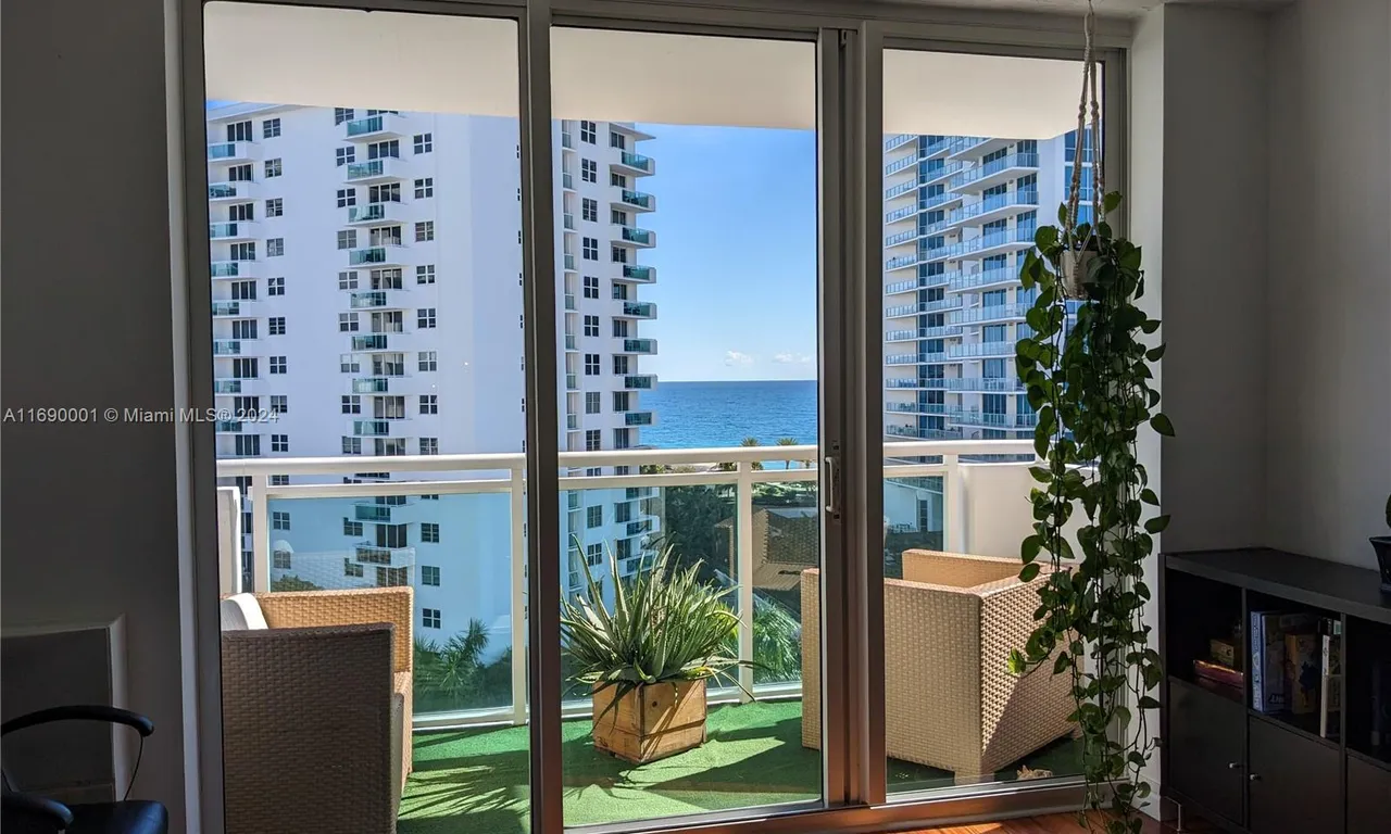 3000 S Ocean Dr # 806, Hollywood FL 33019