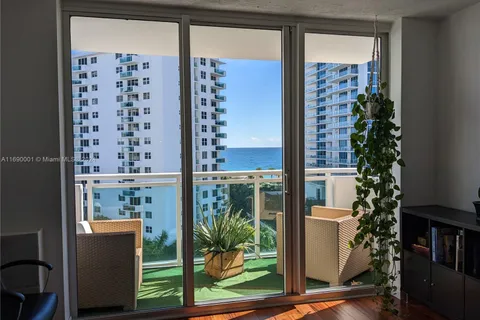 3000 S Ocean Dr # 806, Hollywood FL 33019