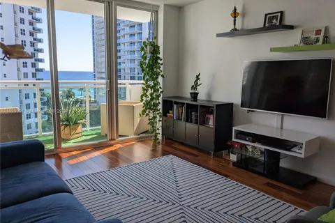 3000 S Ocean Dr # 806, Hollywood FL 33019