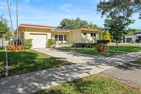 1103 Robin Ave, Miami Springs FL 33166