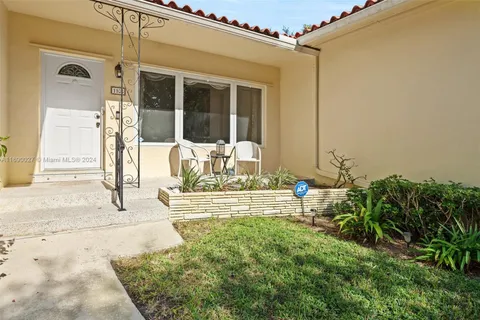 1103 Robin Ave, Miami Springs FL 33166