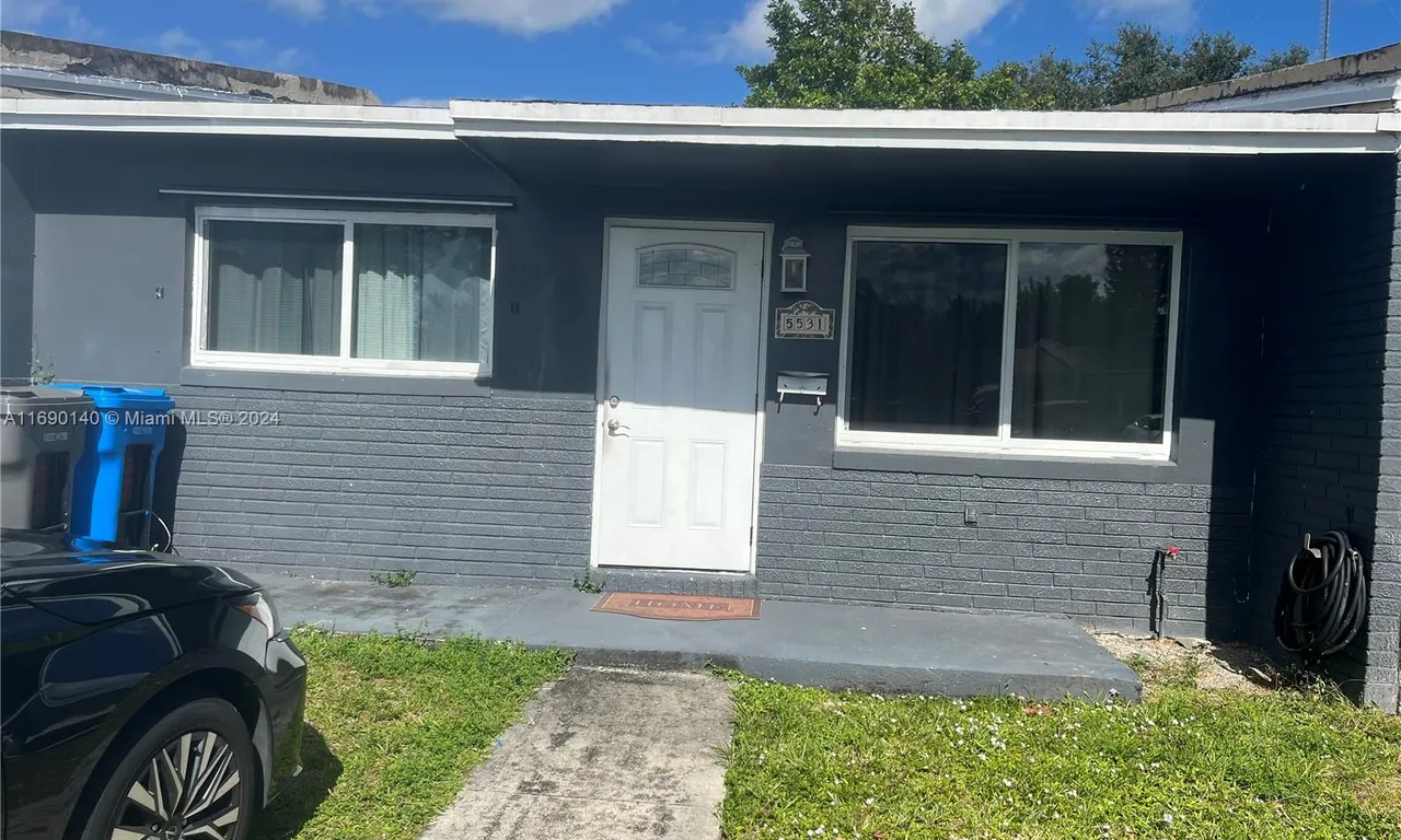 5531 SW 38th St, West Park FL 33023