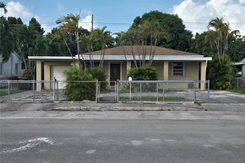 961 E 32nd St, Hialeah FL 33013