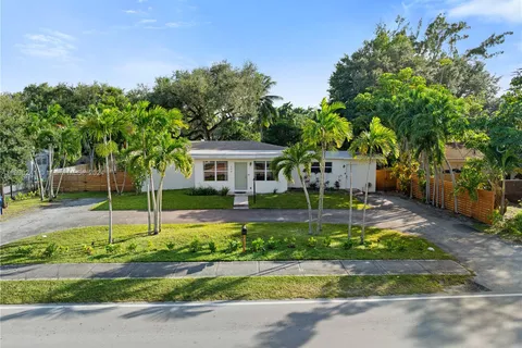 370 NE 159th St, Miami FL 33162