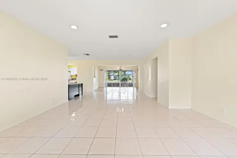 6607 NW 73rd St, Tamarac FL 33321