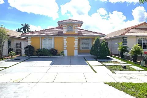 9982 NW 127th St, Hialeah Gardens FL 33018