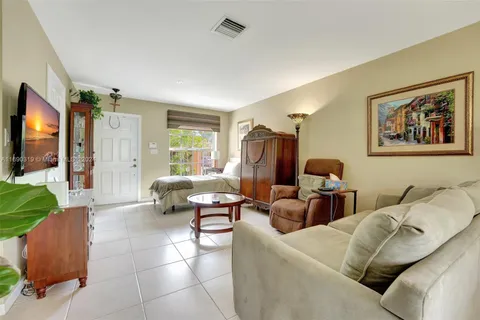 17095 NW 22nd St, Pembroke Pines FL 33028